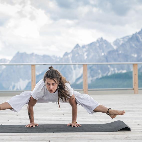 -wisthaler-com-24-06-3z-yoga-hw81413